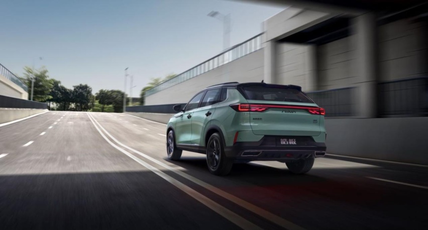13万级就有轴距2825mm的大空间混动SUV?东风风神皓极超值到吓人