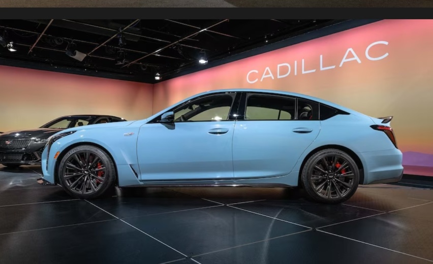 2025款凯迪拉克CT5-V黑翼，车速可达321km/h的轿车，钛合金