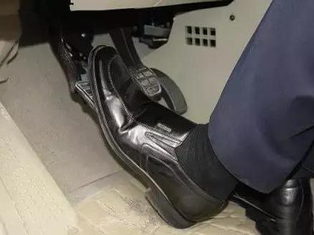 为什么你的车比别人的更费油？老司机教你几个降低油耗的好办法！