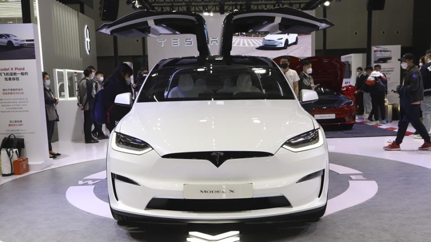 特斯拉Model X顶配涨4万元，送个方向盘，养车贵多少？