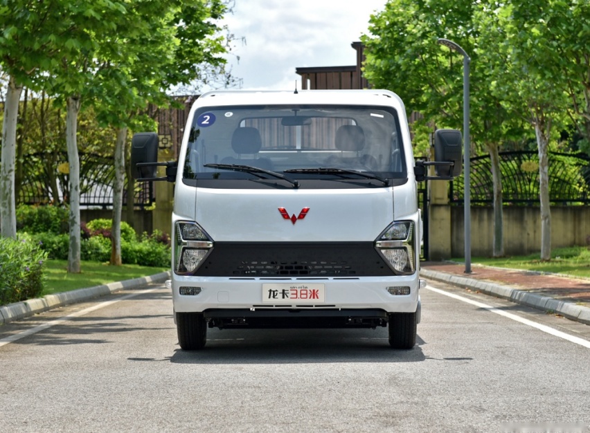 5月10日，五菱又上市一台新车，一层能装72箱矿泉水，城区不限行