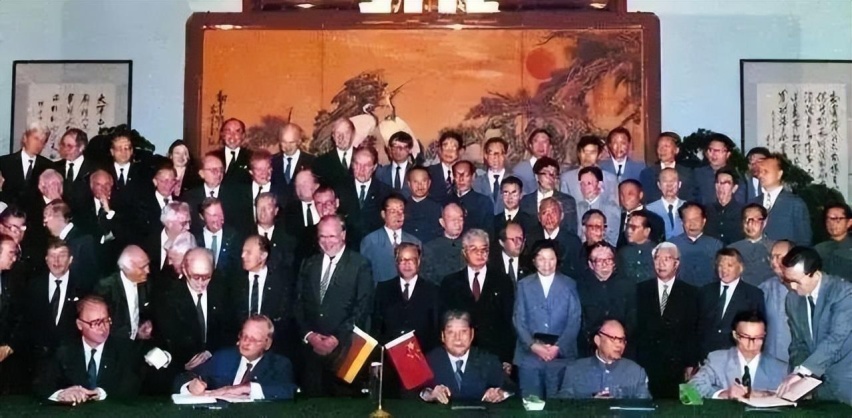 以实力说话，为何桑塔纳成为当时中国汽车工业提速的标志车型？