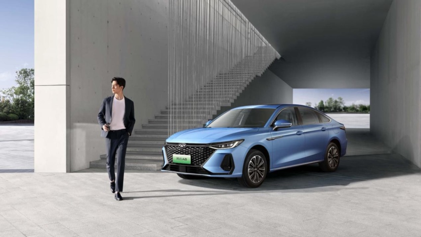 奇瑞风云A8对比秦PLUS DM-i，预算12万选谁？