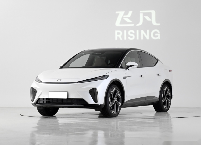 新款飞凡R7成功了，续航达670km，还有43英寸大屏幕，售价是亮点