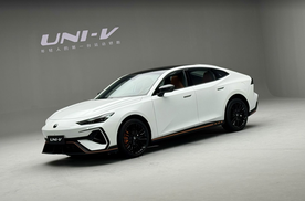 年轻人的第一台运动轿跑，快赏第三代长安UNI-V