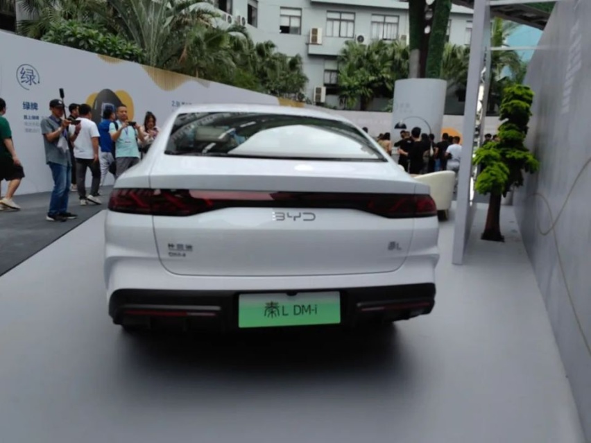 比亚迪秦L交付，百公里2.9个油，续航2100公里