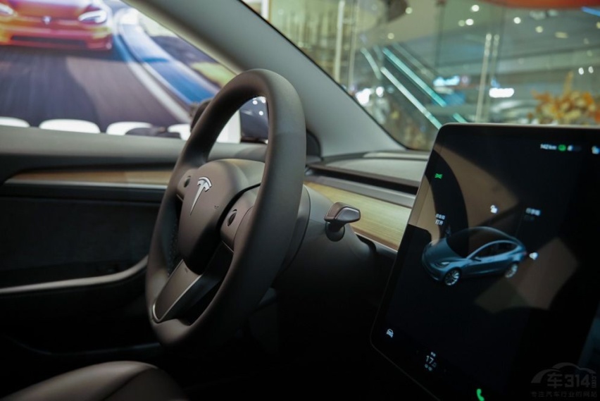 极狐阿尔法S HI版对比Model 3高性能版有多少看头？