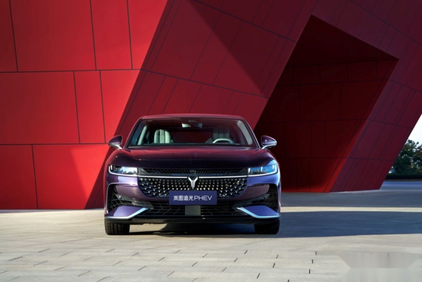 开创混动豪华新时代 岚图追光PHEV 25.28万元起售