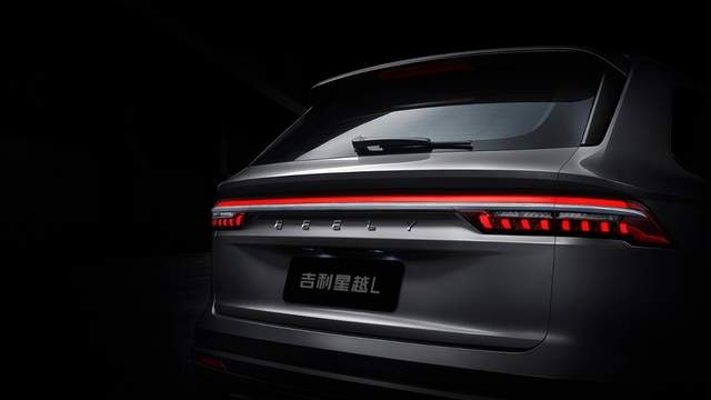 新车｜跟汉兰达拼豪横 吉利新SUV定名星越L 三块屏近1米