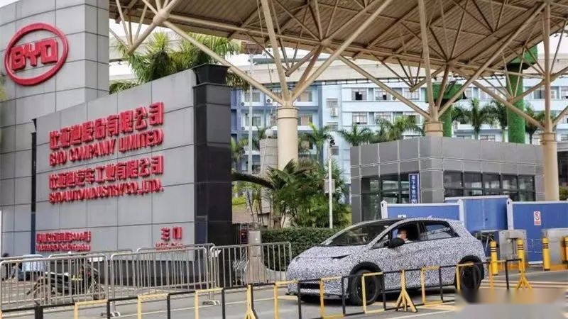 欧拉闪电猫曝光、敞篷版的宏光MINI EV来了…丨今日车闻