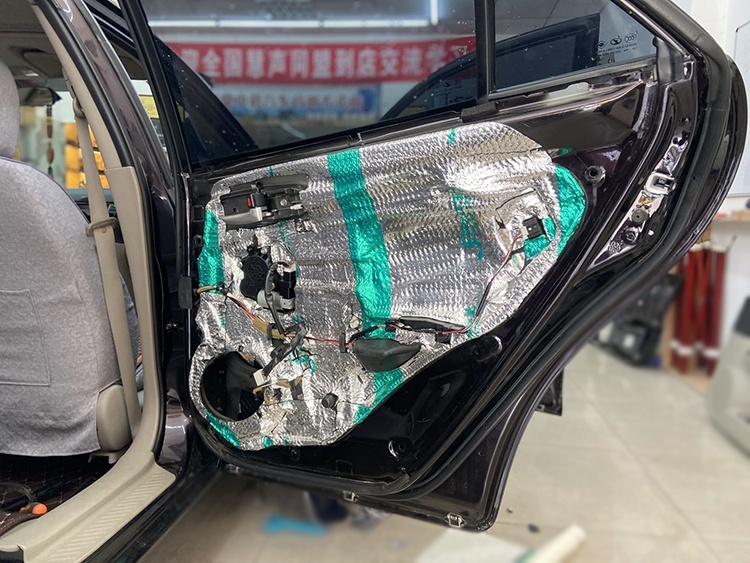 哈尔滨STP汽车隔音降噪，马自达6升级黄金声学汽车音响