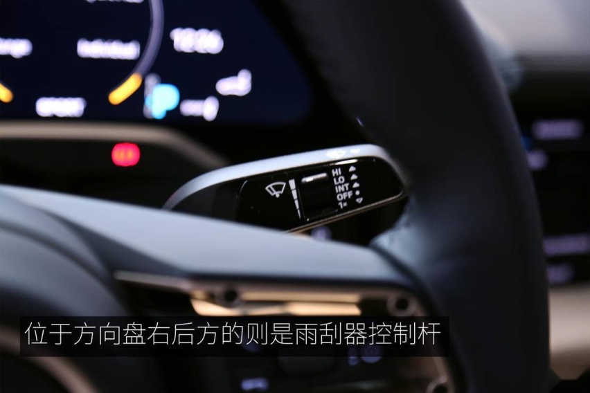触电新生斯图加特骏马 保时捷Taycan Turbo静态体验