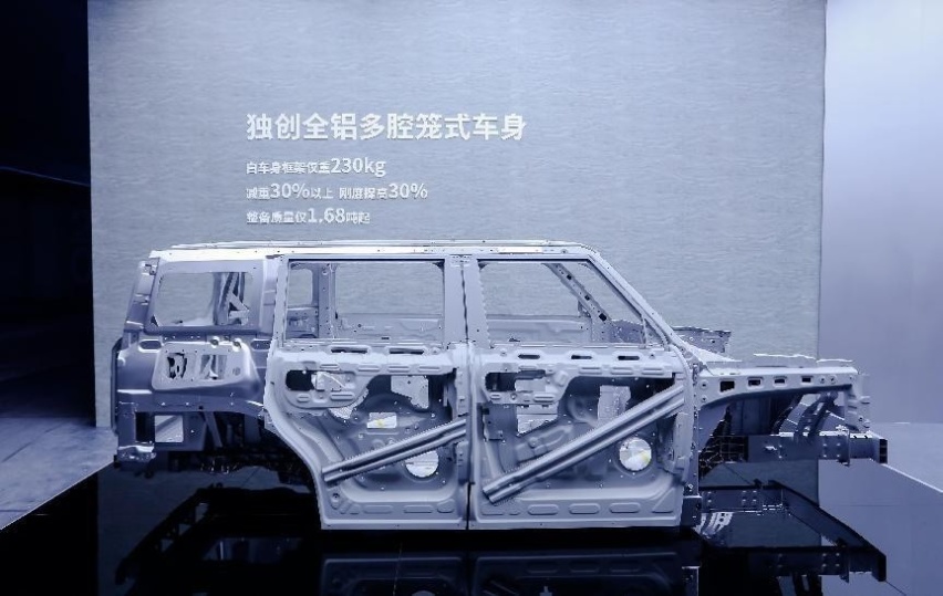 方盒子造型全铝车身，iCAR 03价格下探到10万区间，主攻年轻用户