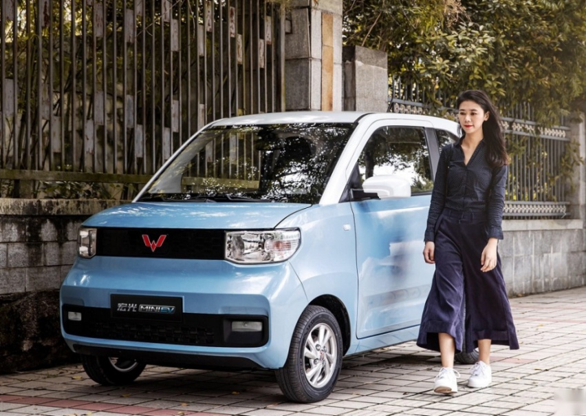 造型呆萌、灵活还便宜，新上市凌宝Uni比宏光MINI EV更香，更甜！