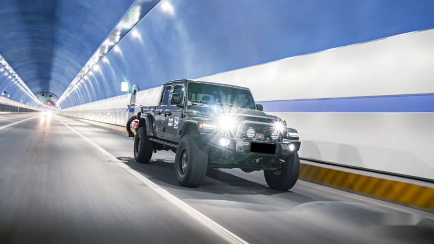 硬派越野风的Jeep角斗士，就算15年报废也不能阻挡我帅