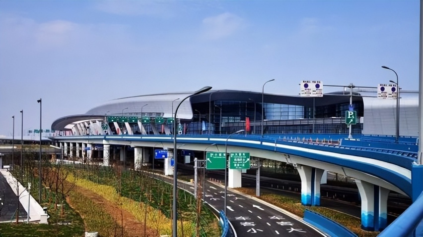 宁波栎社机场停车收费标准2022，机场周边有便宜点的停车场吗？