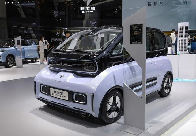 新宝骏 E300外观设计比较出色，6.48万起售，适合城市代
