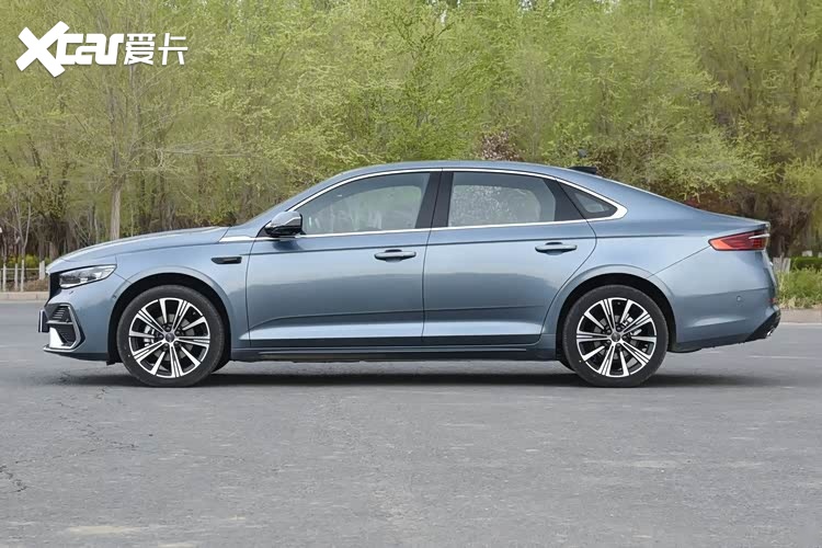 限时9.67万起，油耗3.98L + 轴距2800mm ，这辆国产混动
