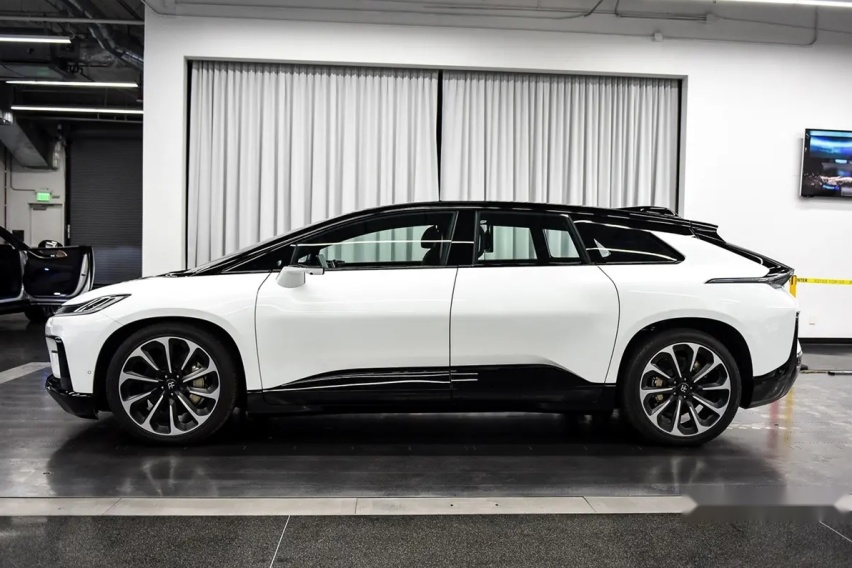 六年前的设计还能打吗？1050马力+700km续航，FF 91首辆量产