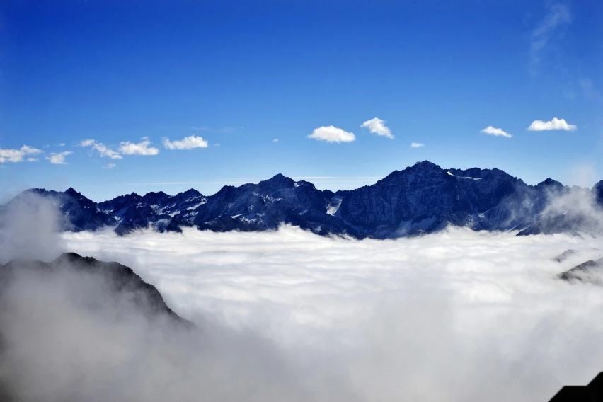 重走长征路，再次翻越大雪山，秋天季节里的夹金山原来这么美