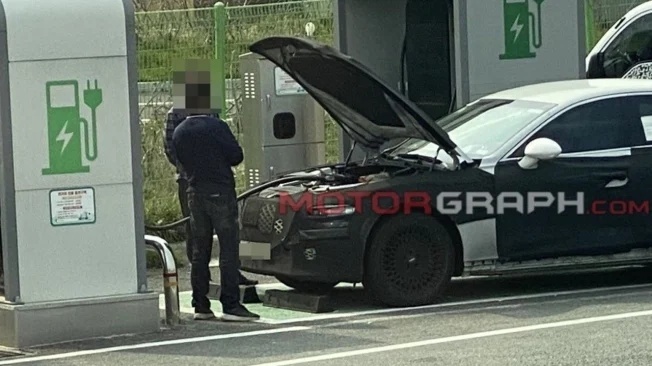应用太阳能充电车顶 捷尼赛思eG80谍照曝光