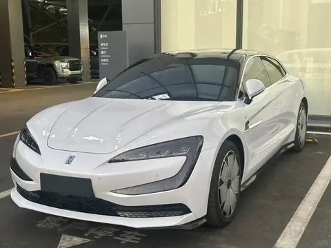 上市将近！仰望U7量产版亮相，灯组造型微调
