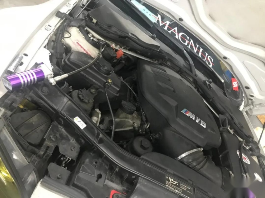 战斗格宝马M3 E92上路，感受下4.0升V8大排自吸的魅力
