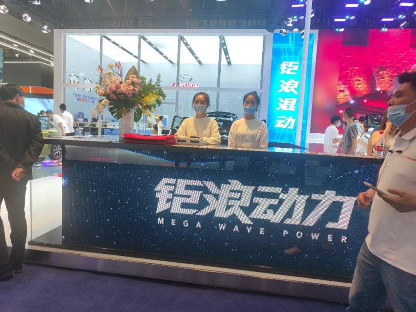 你比我更文艺，我比你有力气