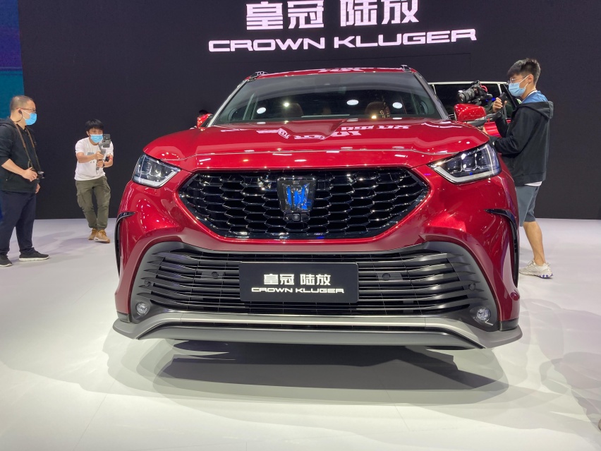 皇冠陆放预售价28-37万 和汉兰达的预售价一样 这次俩兄弟正面刚？