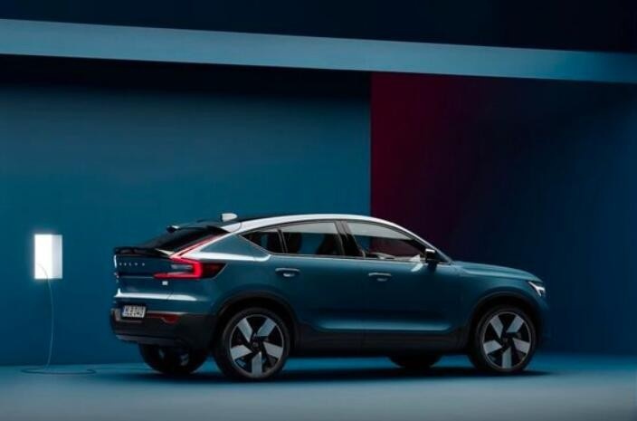 纯净北欧风！沃尔沃纯电轿跑SUV C40售26.7万元起
