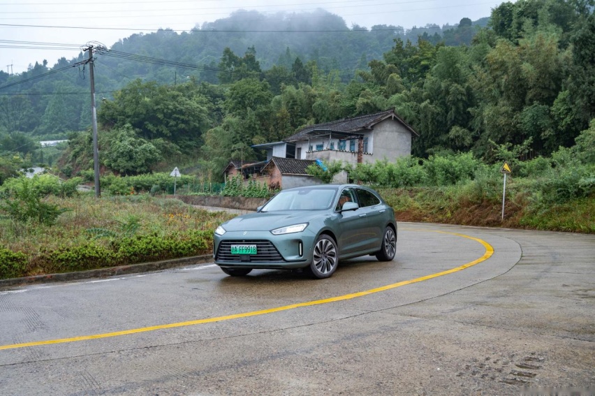 30万级高端新能源SUV，试驾问界M5，能否后来居上？