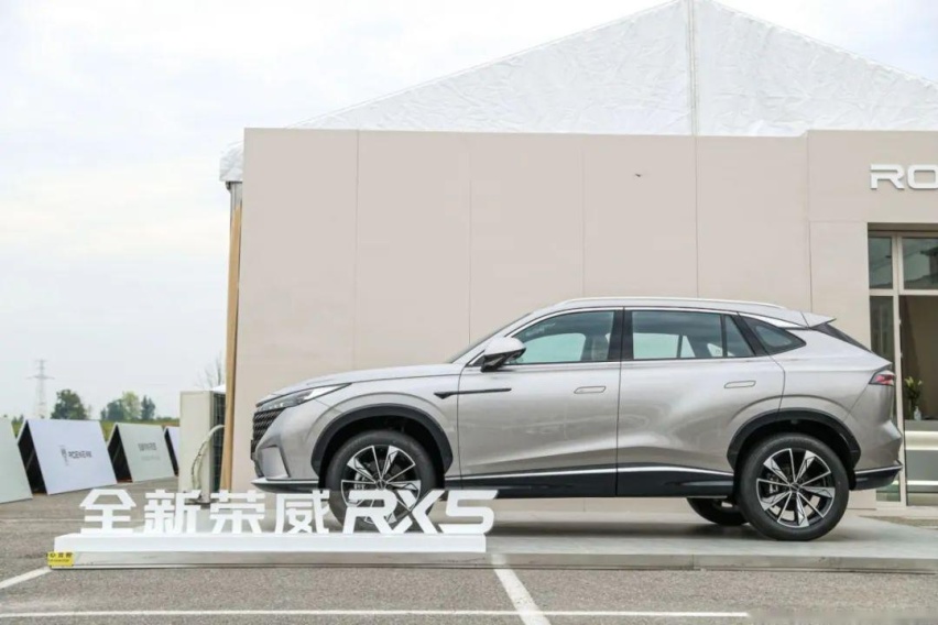 全新荣威RX5开起来如何？我们和五款SUV比了比