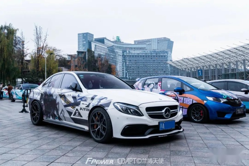 刷二阶蹦04的奔驰C63S，才是完美的四门家用车？