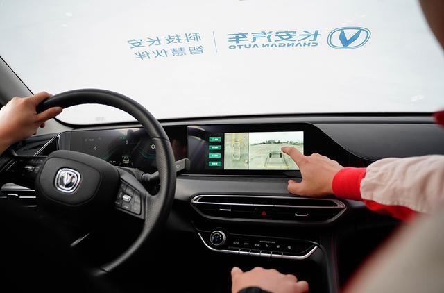 仅凭全景影像也能过单边桥？“盲驾”蓝鲸双雄挑战不可能