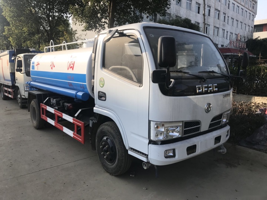 东风小多利卡5吨洒水车 国六5吨洒水车价格