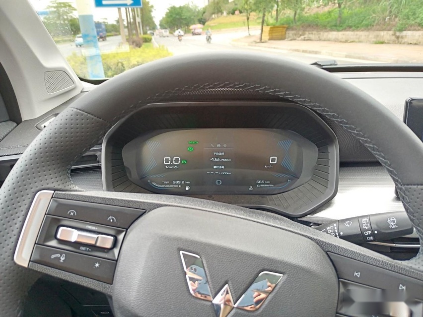 对标丰田双擎，五菱也出混动SUV，油耗4.6升，满油续航1100KM
