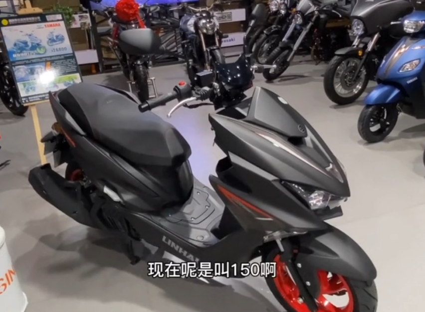 国产150高性价比运动踏板，单缸水冷10.5KW动力，双碟刹配ABS