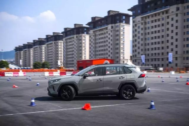 一汽丰田全新RAV4荣放：重返热血年少