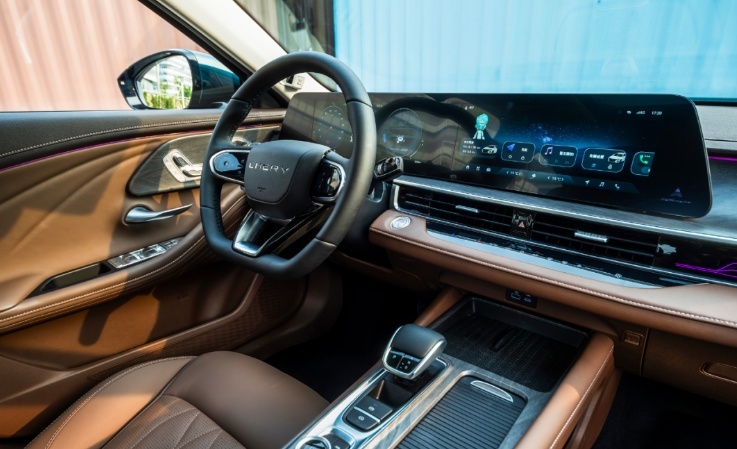 2.0T+四出排气 12.99万就能买到艾瑞泽8高能版 轩逸是对手？
