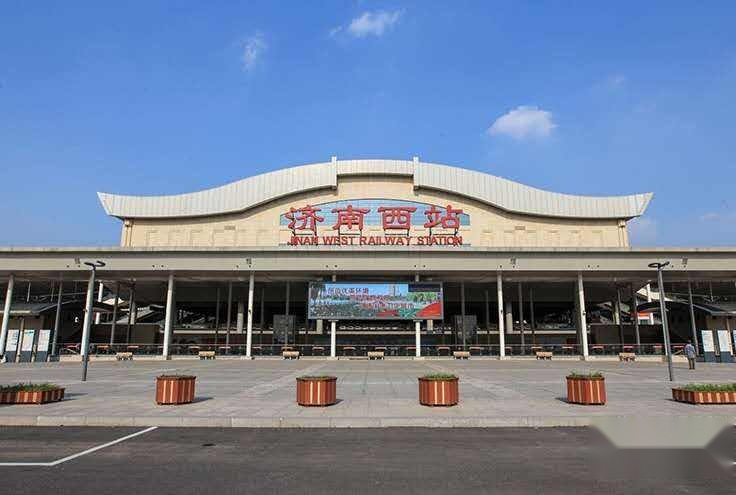 济南西站停车场收费标准2023，济南西站停车场停车一天多少钱