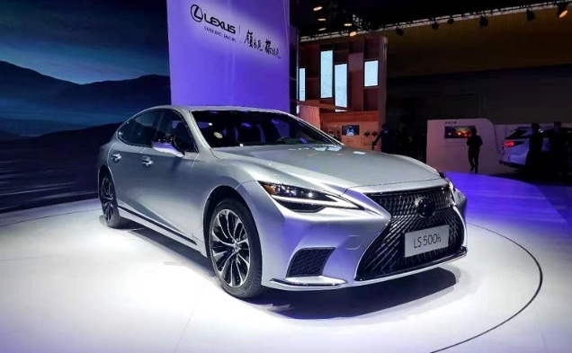 全新雷克萨斯LS现身2020广州车展，看到售价，网友：太膨胀
