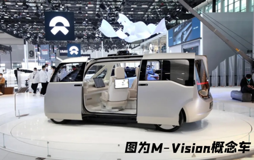 极氪全新MPV车型CM2E内饰曝光，配折叠扶手箱，前排可切换三人座