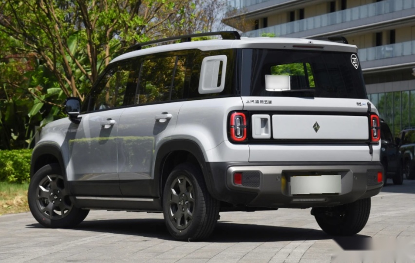 五菱全新小型SUV，9.38万起售，实力如何
