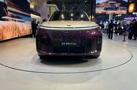 越造越大越来越重的新能源车，是车位和道路都不能承受之重