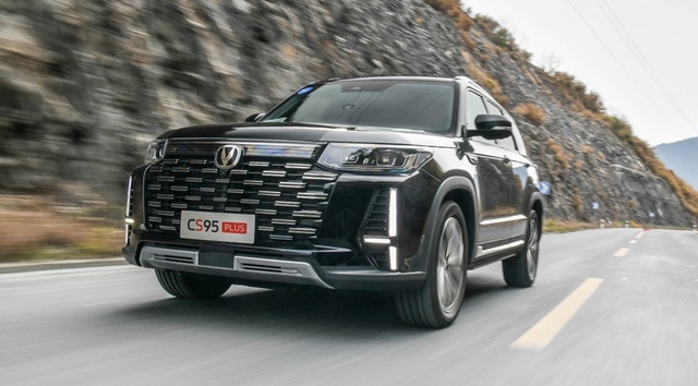 试驾长安旗舰SUV：2.0T+8AT配四驱，顶配才不到20万