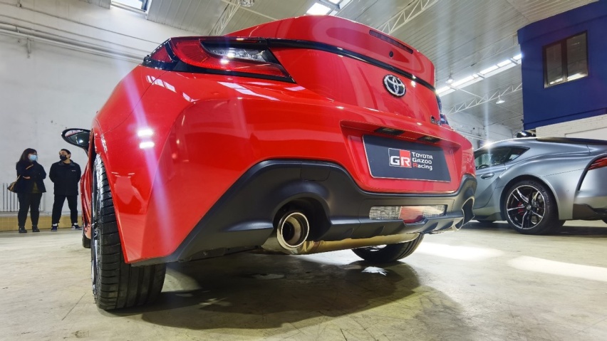 日系平民小众跑车，换2.4L的全新丰田GR 86香吗？