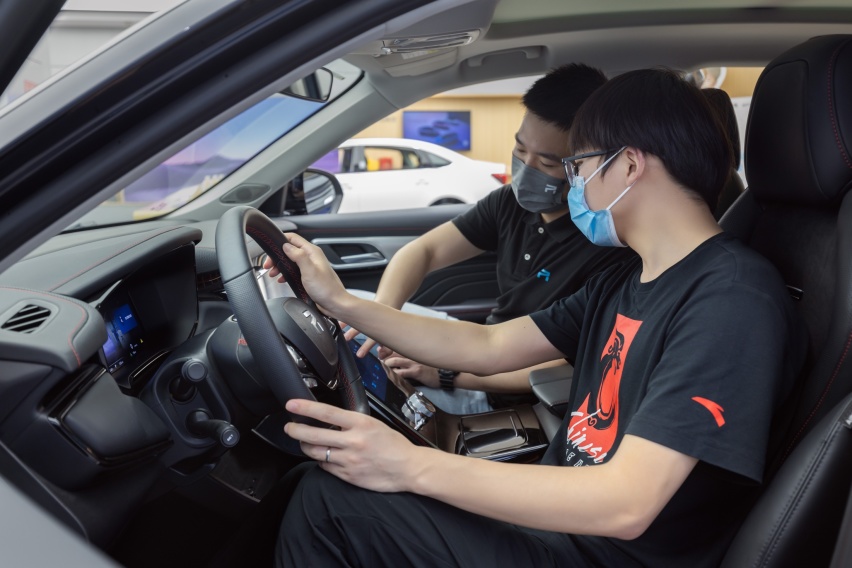 多重礼遇回馈用户，飞凡汽车全力以“复” ！