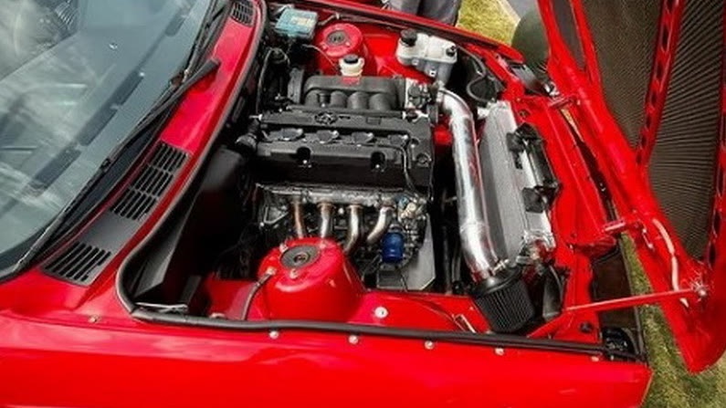 爆改宝马E30 M3，移植本田经典红头K24A引擎