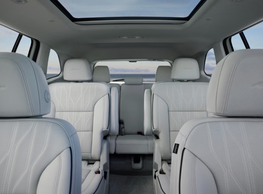 别克的全新中大型SUV，设计犀利，配30英寸屏幕，2.5T+8AT