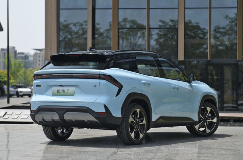 新一代电混SUV，综合续航1370km，吉利银河L7实力如何？